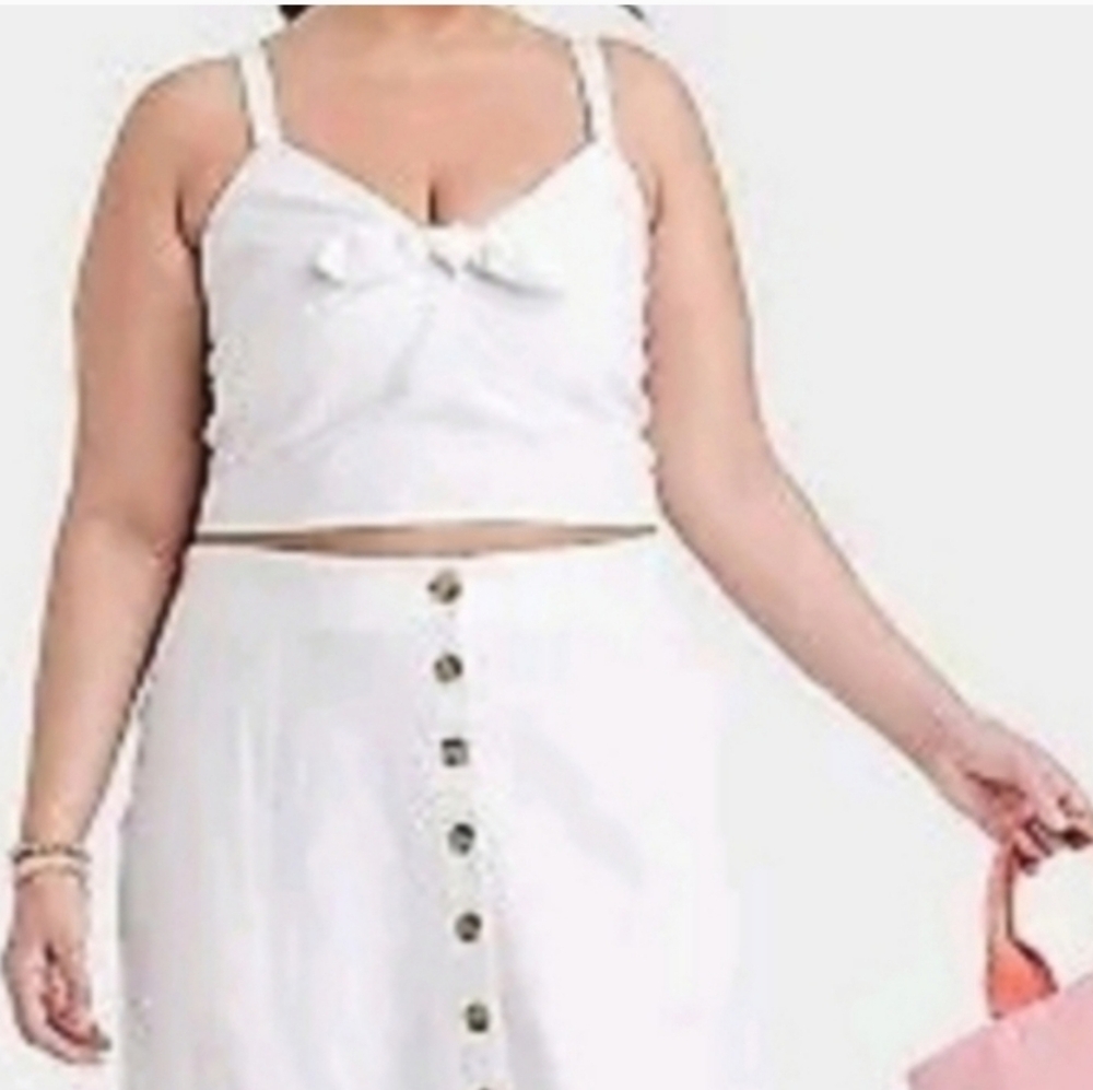 5/$25 Universal Thread White Bow Front Crop Top